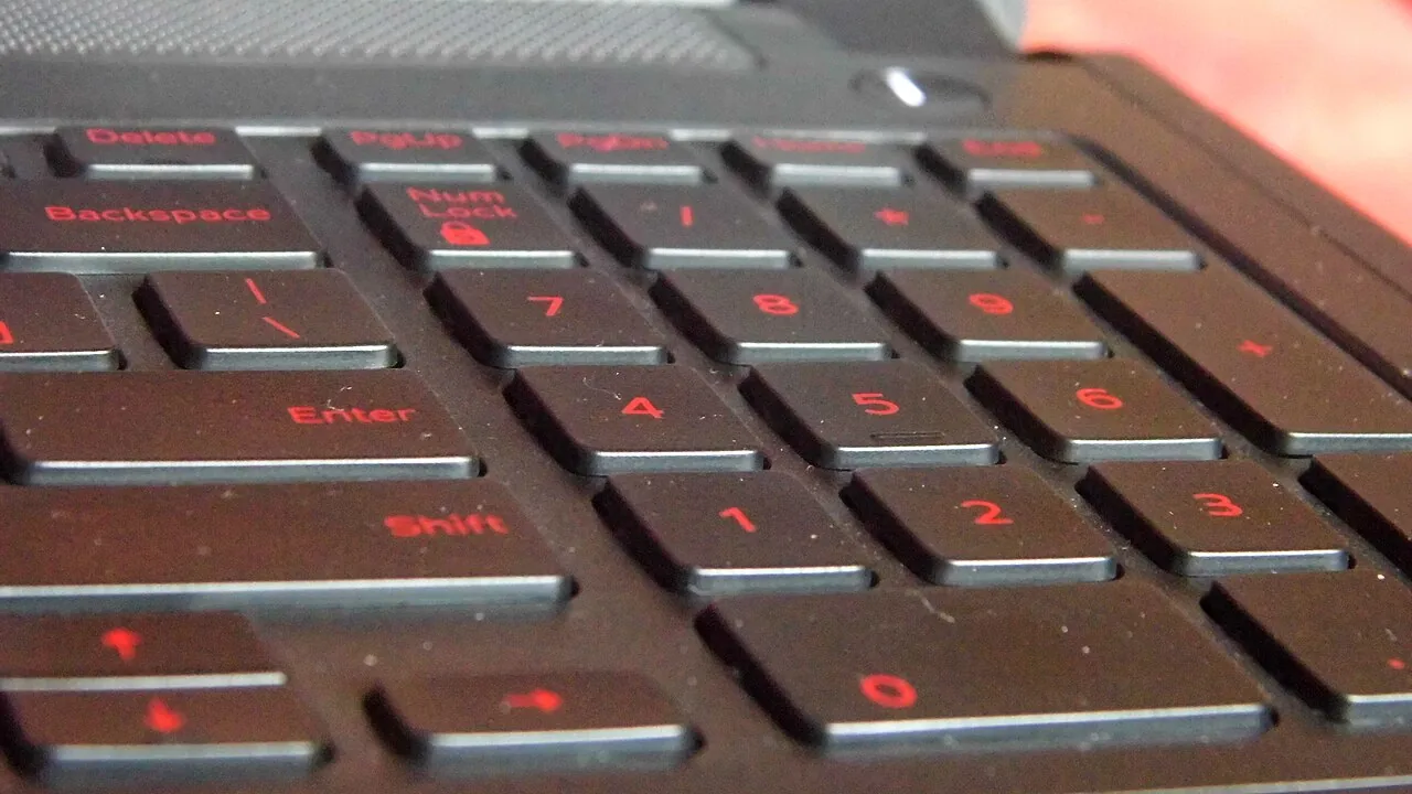 Dell dizüstü bilgisayarın tuşları ve klavye düzeni